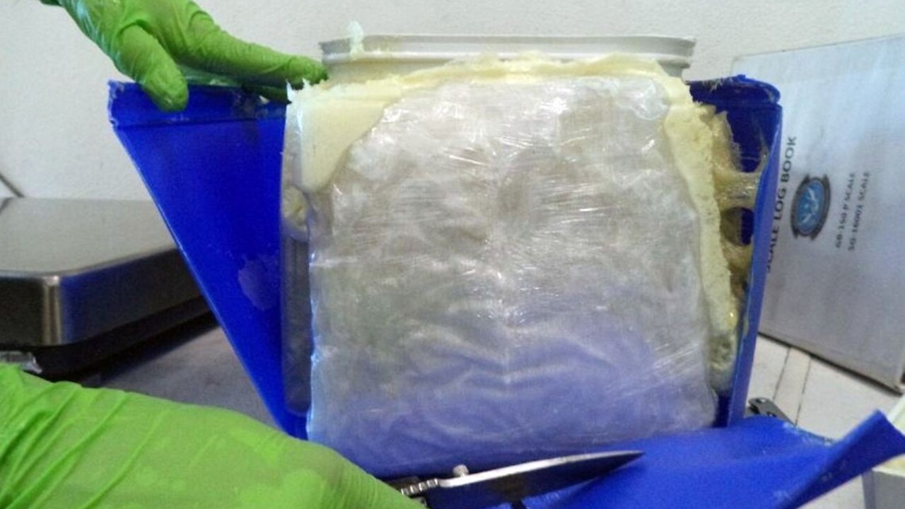 Slovák chcel do USA prepašovať sto kíl pervitínu, v base si posedí roky