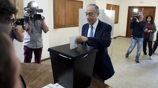 V portugalských voľbách sa o prezidentské kreslo zrejme pobijú dvaja kandidáti