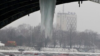 V Poľsku platí stav pohotovosti, v uliciach zomreli desiatky ľudí