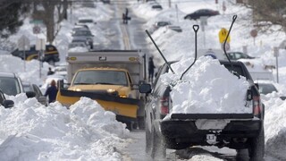 Východné pobrežie USA sa spamätáva zo snehovej búrky