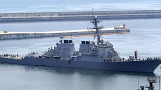 Americká vojnová loď sa priblížila k sporným ostrovom, Číňania sú pobúrení