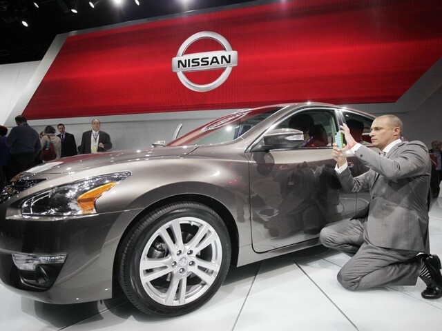 Nissan zvoláva pre problém so zámkom takmer milión vozidiel