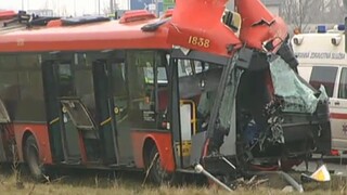 Nehoda autobusu MHD spôsobila zlomeniny aj skalpácie