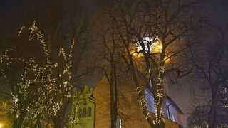 V Poprade stále svieti vianočná výzdoba, mesto argumentuje tradíciami
