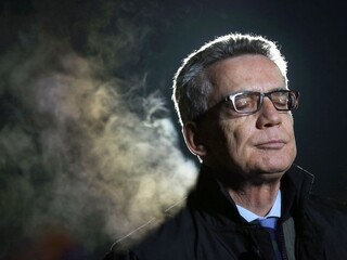 Nemecko musí zabrániť prílevu utečencov na jar, tvrdí minister vnútra