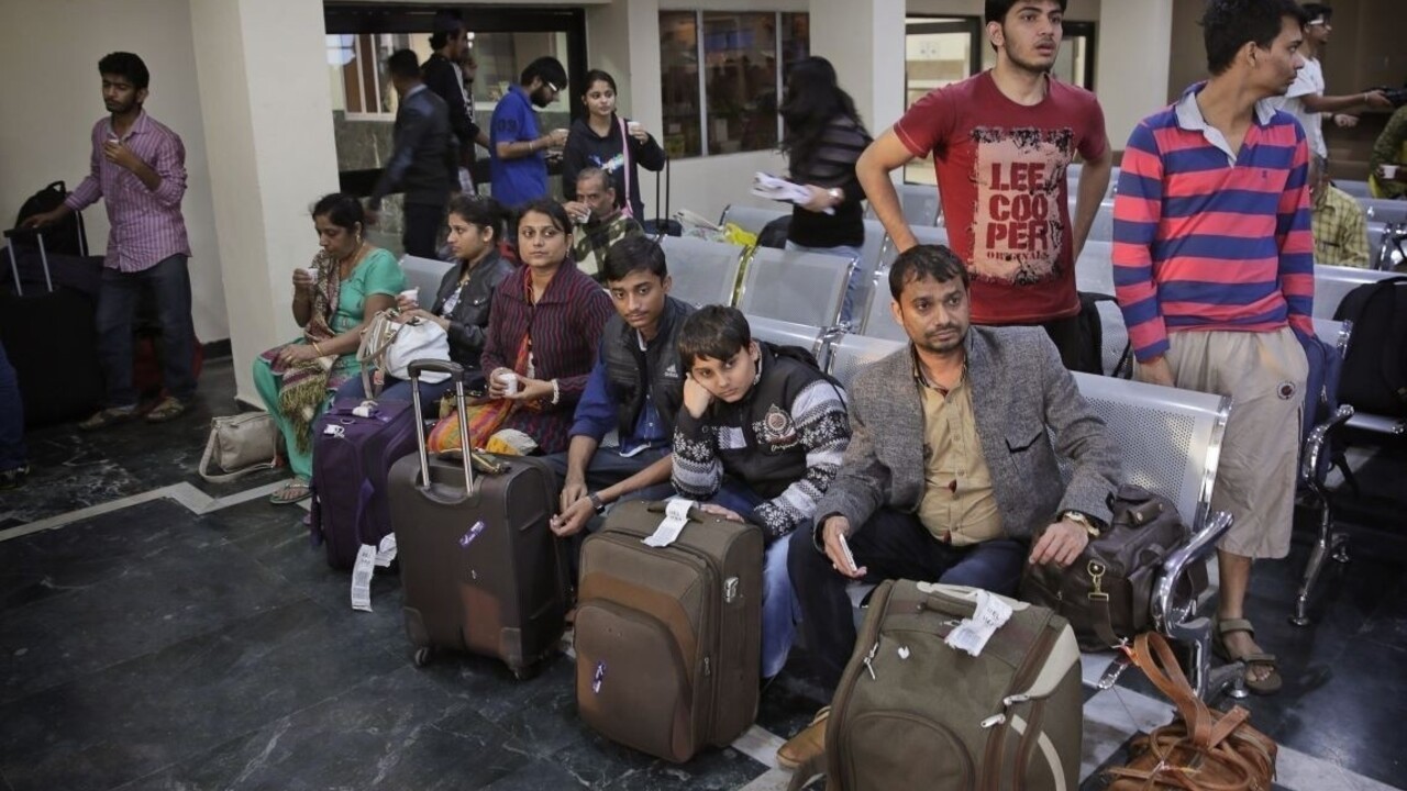 V Nemecku zaútočili na päť ubytovní pre migrantov. V Calais búrali mešitu