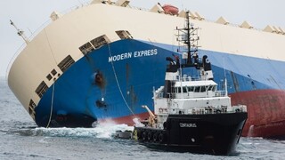 Nekontrolovateľnú loď sa podarilo zachrániť, ťahajú ju do bezpečia