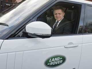 Fico na návšteve Jaguaru: Slovensko má dostatok kvalifikovaných pracovníkov