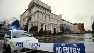 Útočníci spustili streľbu na fanúšikov boxu v Dubline, jedného zabili