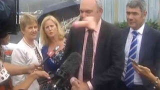 Minister sa chválil zmluvou TPP, dostal sexuálnou pomôckou do tváre