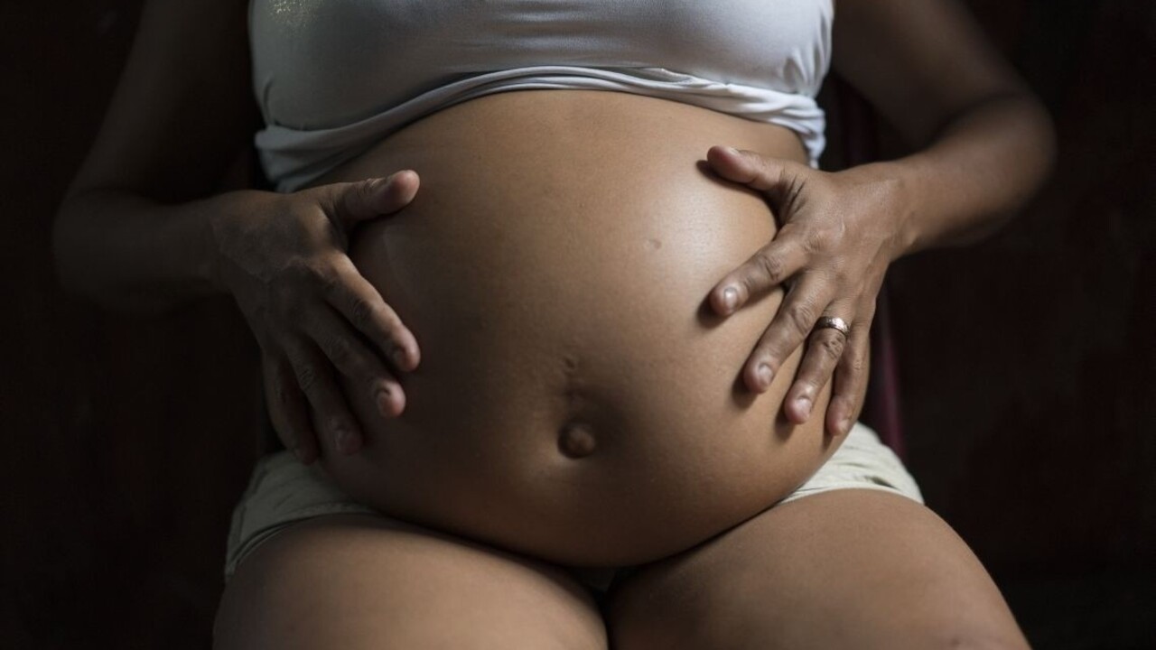Vírus zika decimuje Kolumbiu, nakazené sú aj tisícky tehotných žien