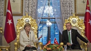 Merkelová a Davutoglu sa dohodli na krokoch na zastavenie vlny migrantov