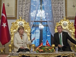 Merkelová a Davutoglu sa dohodli na krokoch na zastavenie vlny migrantov