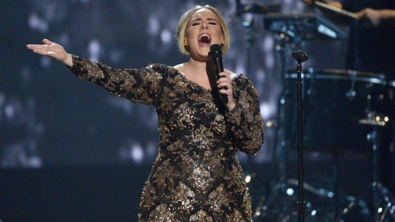 Adele sa predáva najlepšie na svete, úspešný je aj Bieber
