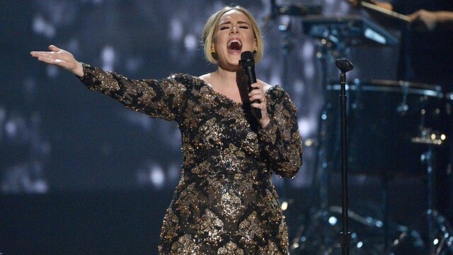 Adele sa predáva najlepšie na svete, úspešný je aj Bieber
