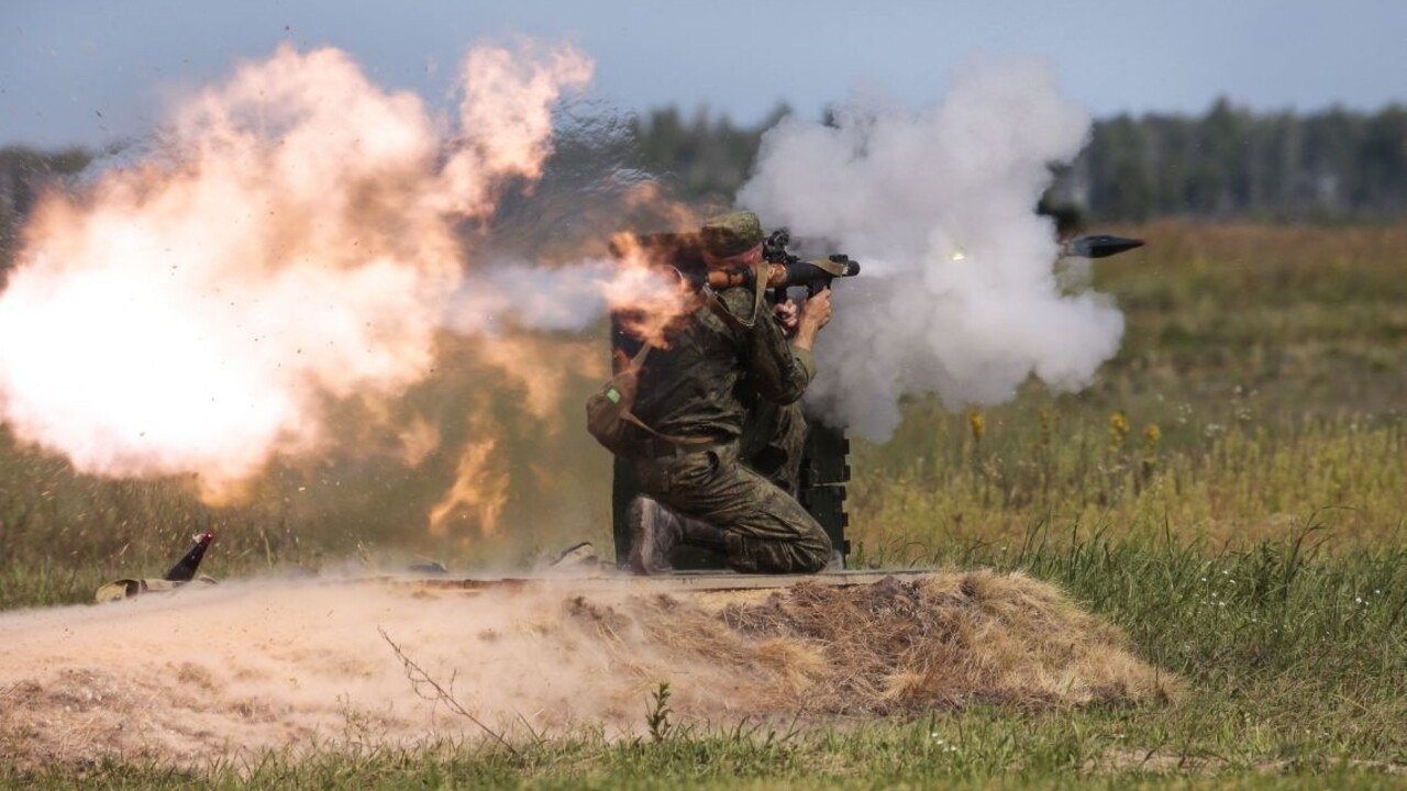 Rusi začali rozsiahle vojenské manévre, týkajú sa aj vojakov na Kryme