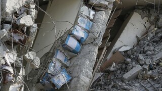 Taiwanské úrady zatkli staviteľa zrútenej budovy, v stenách boli plechovky