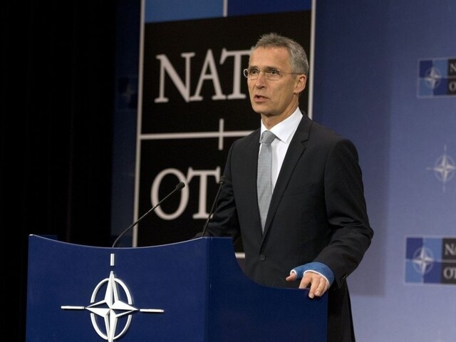 Ministri obrany NATO zatiaľ nemajú plán na riešenie migračnej krízy