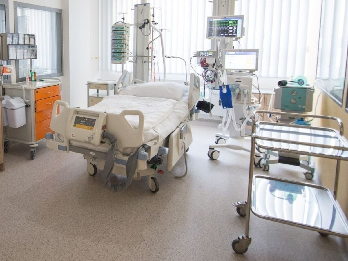 Šéf kliniky Kostka sa bráni obvineniam: Nie som žiadny masér