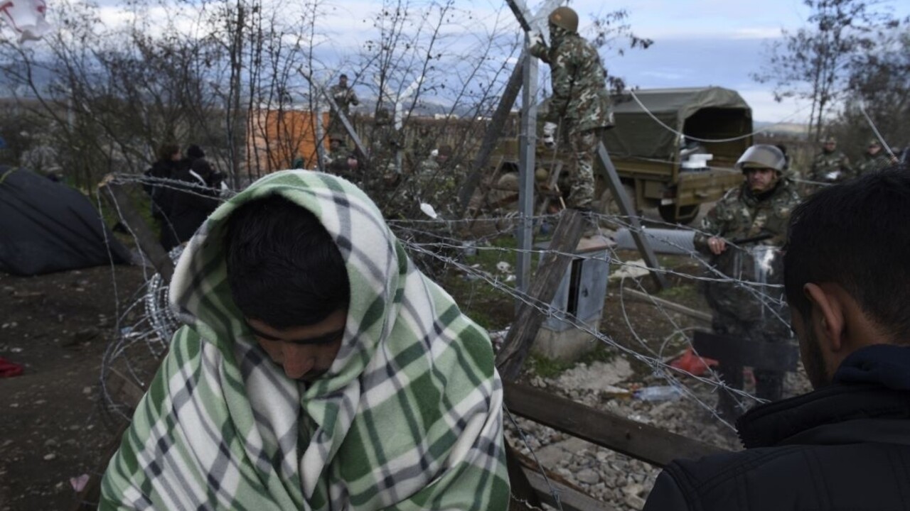 Tureckí vojaci zatkli skupinu utečencov, v batožine mali výbušniny