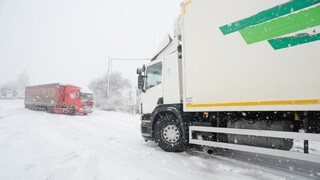 Sneženie, dážď i vietor budú trápiť Slovákov naďalej, varujú meteorológovia