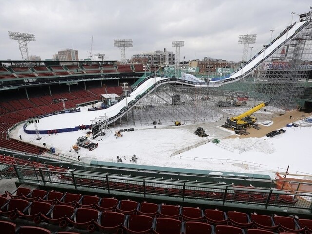 Fenway Park sa zmenil na centrum snowboardového freestylu