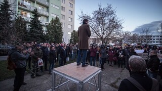 Hlina zorganizoval protest pred centrálou Smeru