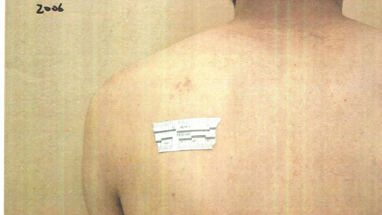 Pentagón musel ukázať obrázky týraných väzňov. Stále tají to najdôležitejšie