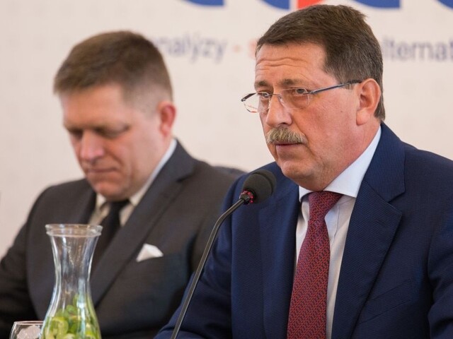 Smer vraj nemá s kým viesť programový konflikt, sľubuje rast blahobytu