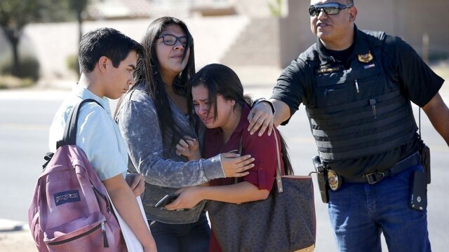 V arizonskej škole sa strieľalo, zahynuli dve mladé študentky
