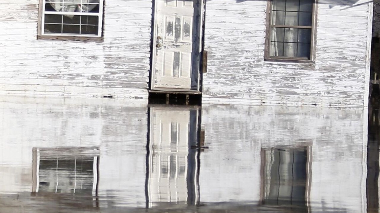 V okresoch Michalovce a Veľký Krtíš hrozia povodne