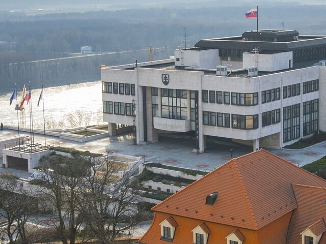 Prieskum: Smer by potreboval partnera, v parlamente aj sulíkovci