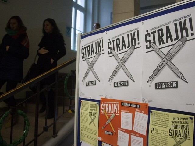 Vysokoškolskí učitelia prebrali štafetu, časť je v ostrom štrajku