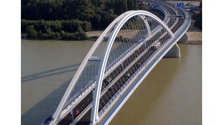 Z mosta Apollo skočil Čech, jeho telo našli v Dunaji