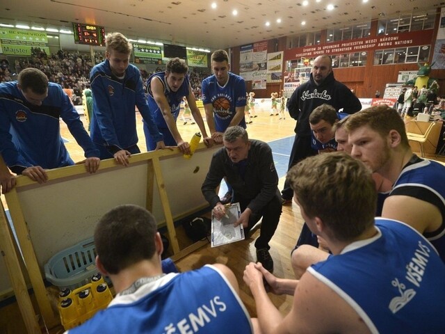 Basketbalistom Karlovky zápas s Levicami nevyšiel
