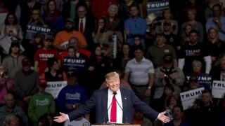 Trump nedáva súperom šancu, v prieskumoch výrazne vedie