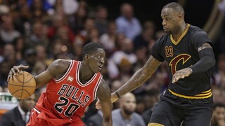 Cleveland zdolal Chicago 106:95, James zaznamenal 25 bodov