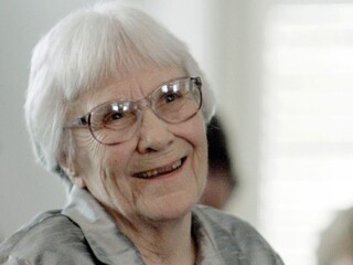 Zomrela spisovateľka Harper Leeová, autorka románu Nezabíjajte vtáčika