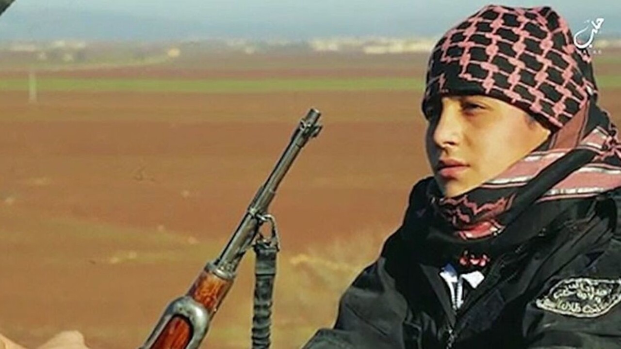 Islamista poslal syna na samovražednú misiu, ten ho na rozlúčku pobozkal