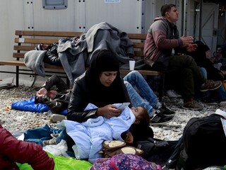 Maiziere kritizuje Rakúsko: Do Nemecka chcú posielať príliš veľa migrantov