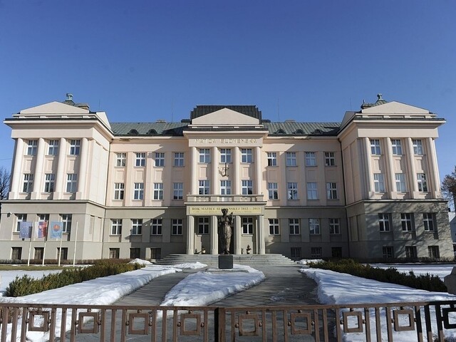 V Martine vyčíňali vandali, zo zelenej oázy spravili smetisko