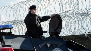 Pri slovensko-rakúskych hraniciach budovali cvičné bariéry proti migrantom