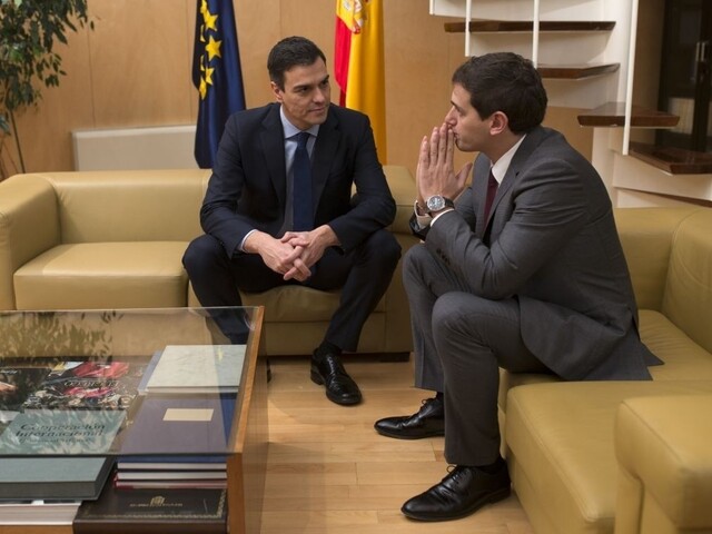 Španieli hľadajú nového premiéra, socialisti sa spojili s liberálmi