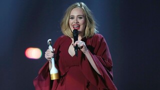 Odovzdávanie Brit Awards ovládla Adele, získala hneď štyri trofeje