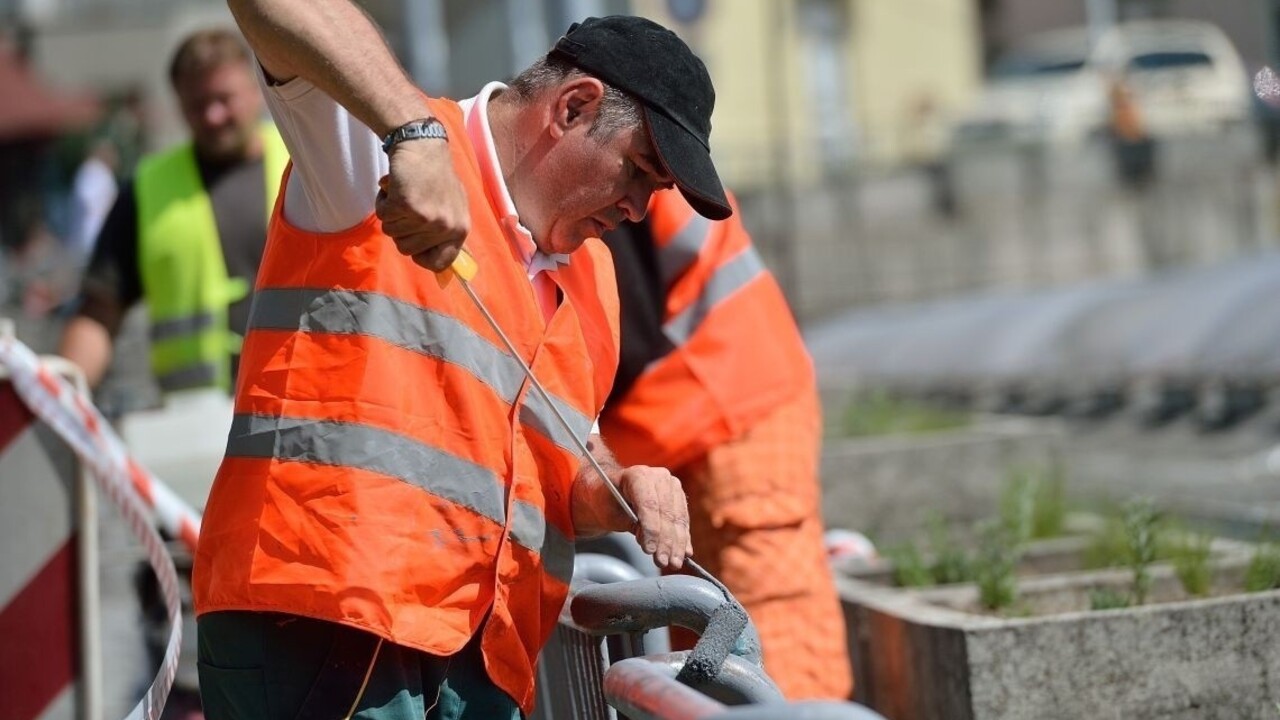 Opozícia nie je spokojná so stavom podnikateľského prostredia