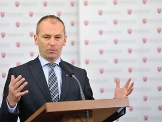 Kaník odstupuje z predvolebného boja a podporí inú pravicovú stranu