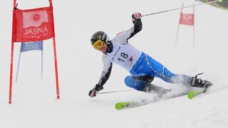 Organizátorom svetového pohára v zjazdovom lyžovaní narobil problémy sneh