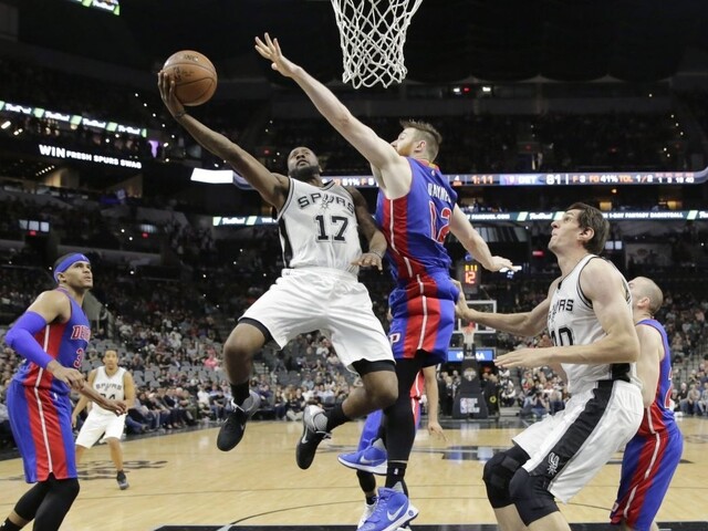 NBA: San Antonio druhým tímom s miestenkou v play off, Boston doma valcuje