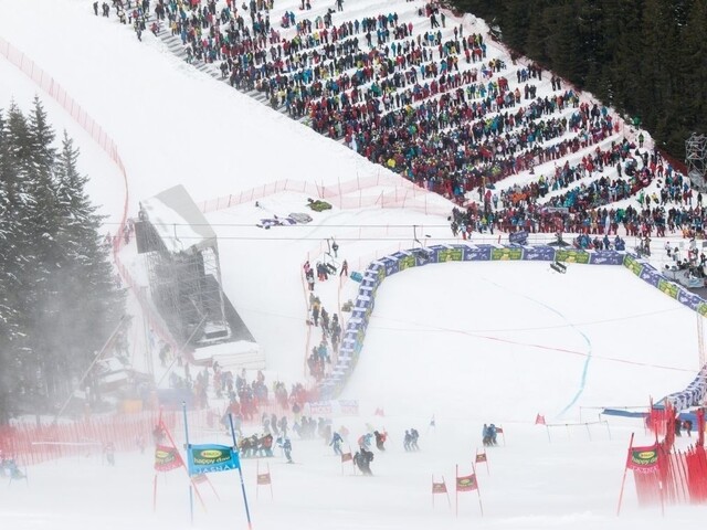 Obrovský slalom žien v Jasnej preložili, fúkal veľmi silný vietor