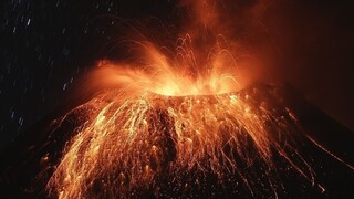 Ekvádor je svedkom dramatického predstavenia, sopka Tungurahua chrlí lávu